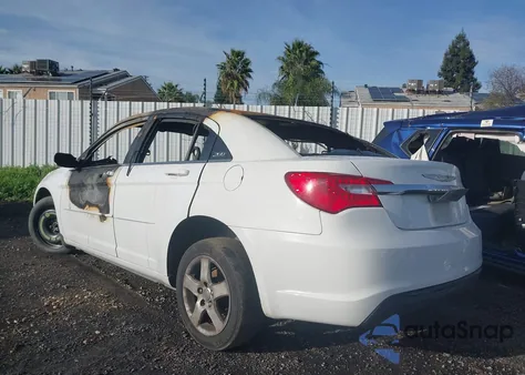 2013 Chrysler 200 Touring из США, поврежденный, VIN 1C3CCBBB4DN589808